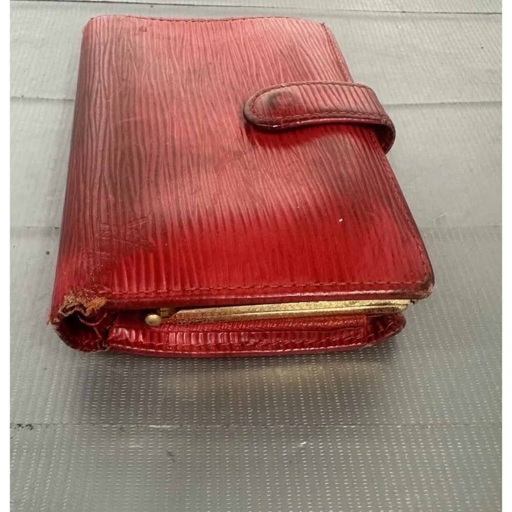 LOUIS VUITTON Epi Agenda Red LV Auth - Picture 2 of 16